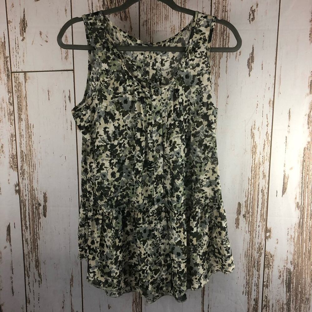 Maurices Sleeveless Blouse, Size Medium. In excellent condition!!